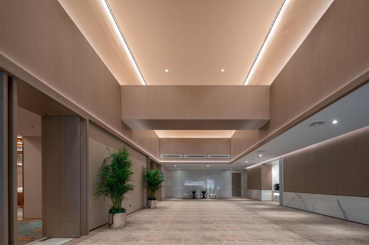 Holiday Inn Beijing Focus Square By Ihg Exterior photo