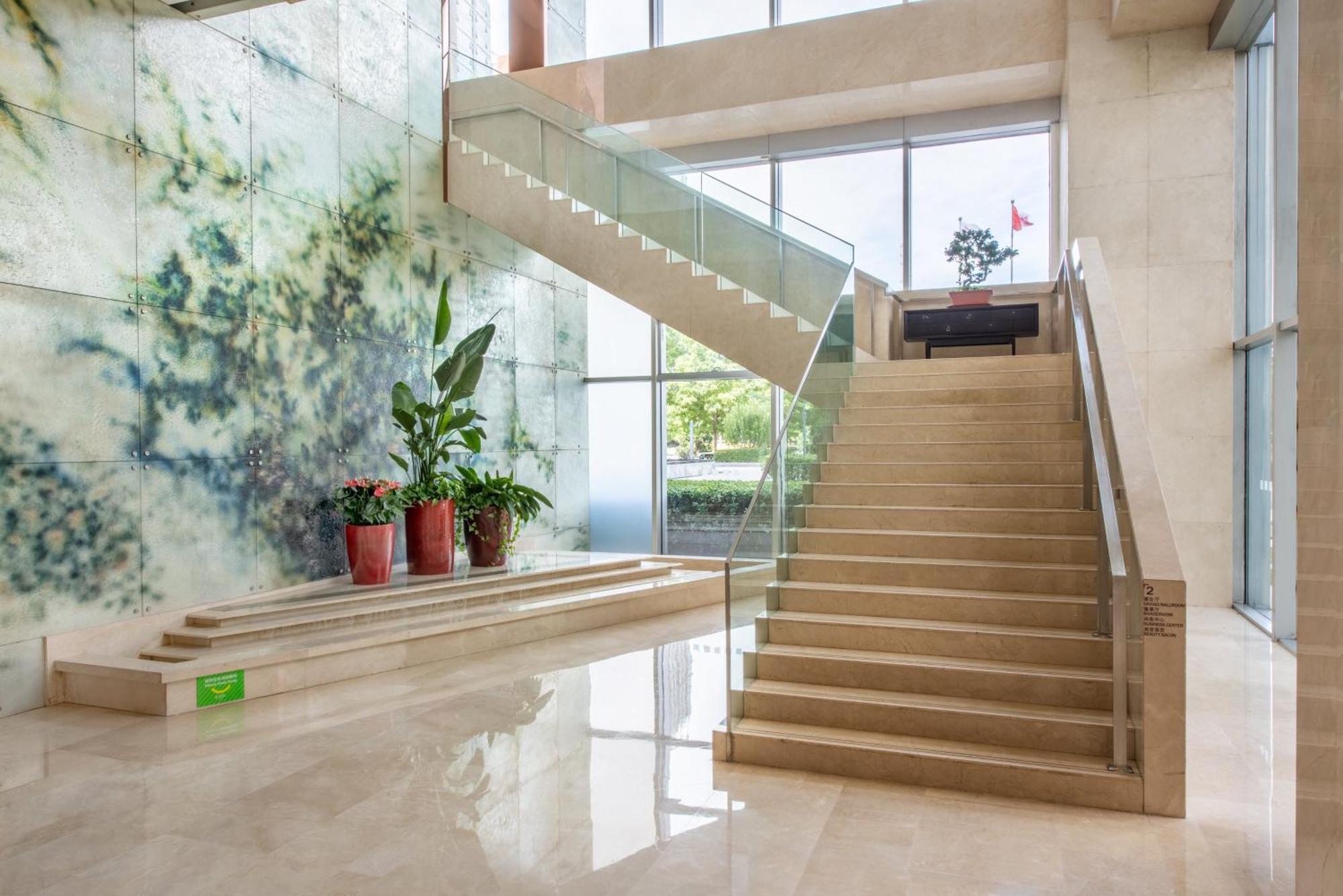 Holiday Inn Beijing Focus Square By Ihg Exterior photo
