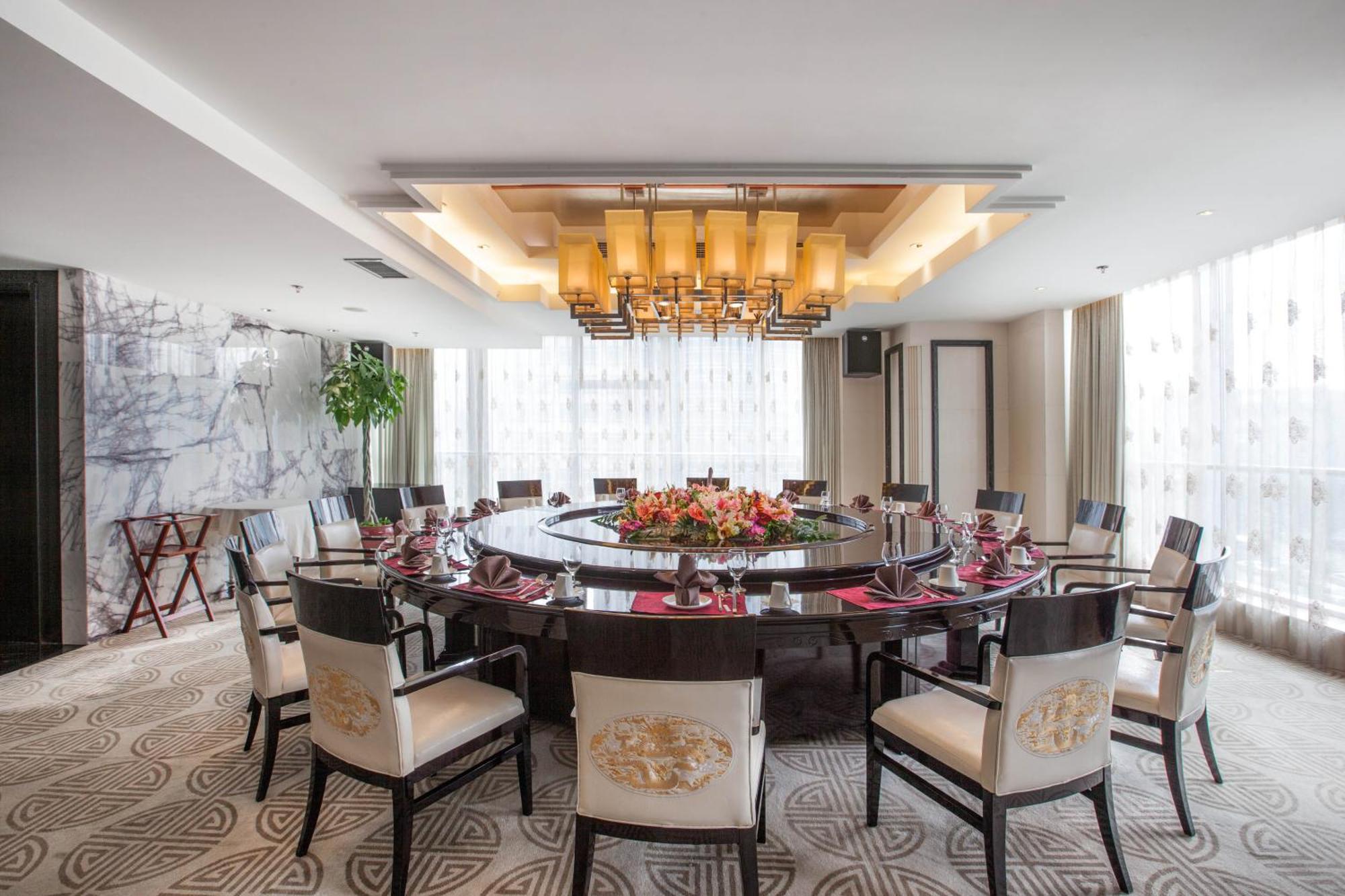 Holiday Inn Beijing Focus Square By Ihg Exterior photo